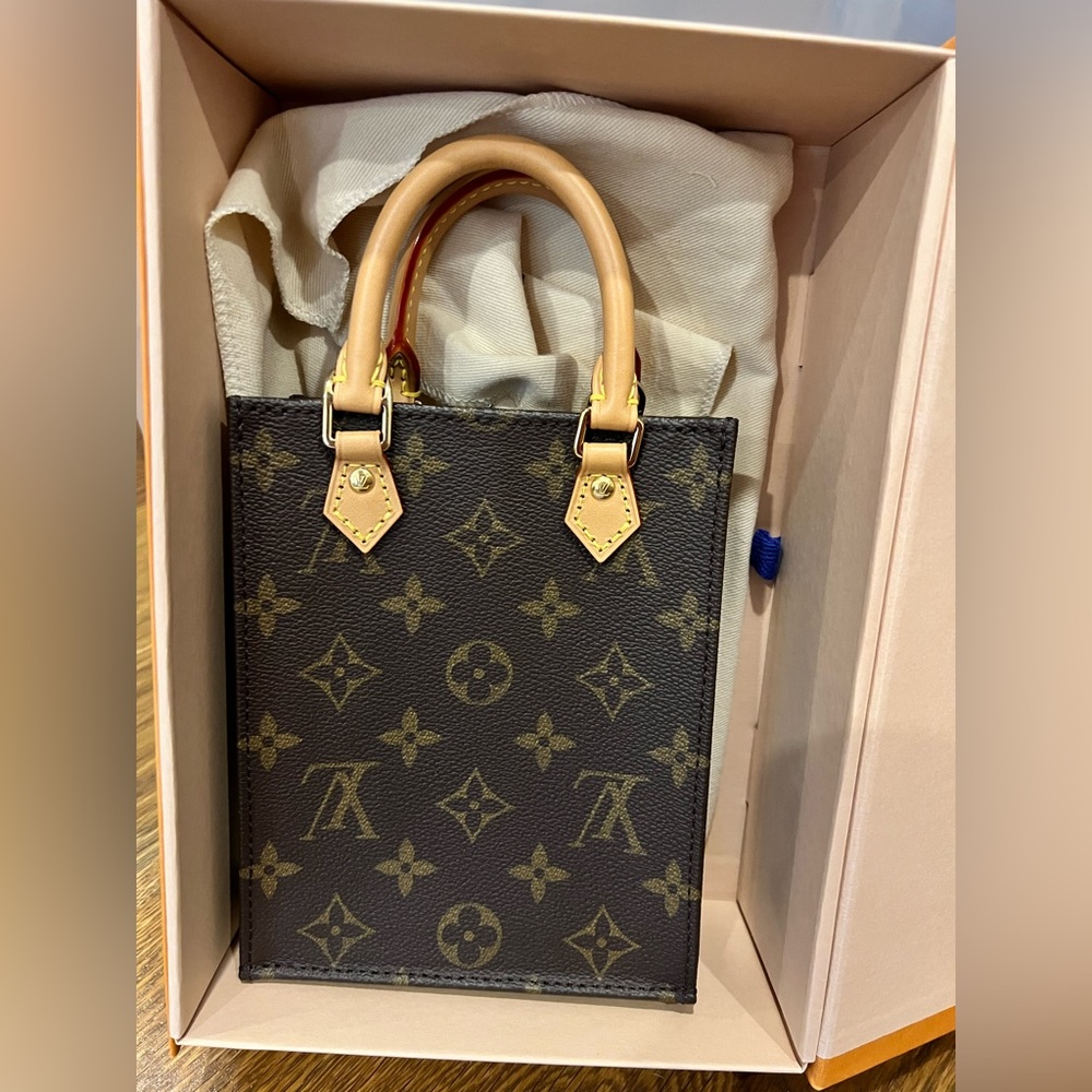 Louis Vuitton Petit Sac Plat